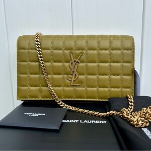 SAINT LAURENT CASSANDRE LARGE WALLET ON CHAIN QUILTED LEATHER GREEN GOLD NEW!